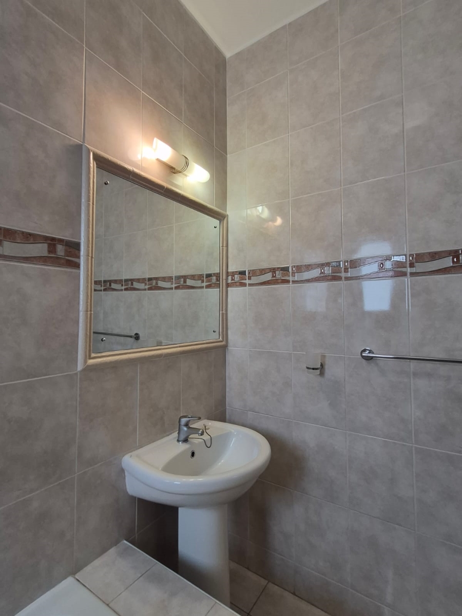 To Let 2 Bedroom Property for Rent in Summerstrand Eastern Cape